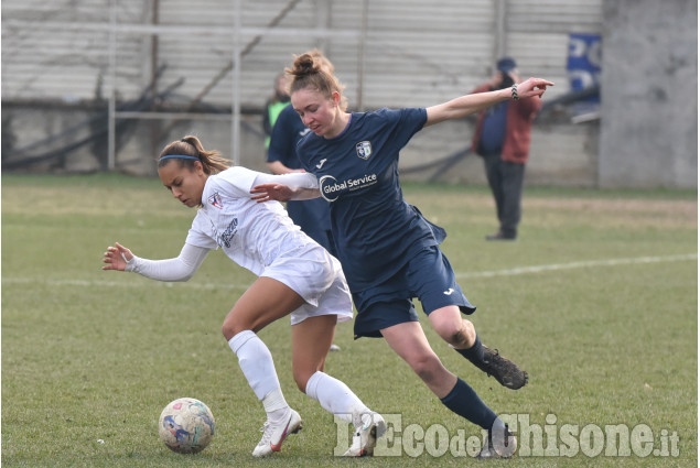 Calcio: il Pinerolo femminile festeggia vincendo il big-match