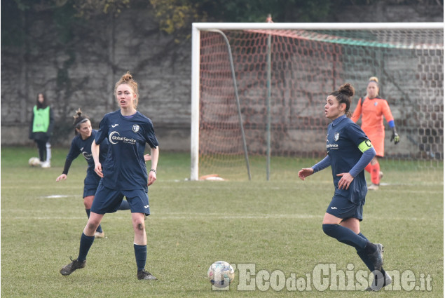 Calcio: il Pinerolo femminile festeggia vincendo il big-match