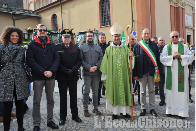 Cavour in festa per la visita dell’arcivescovo Repole