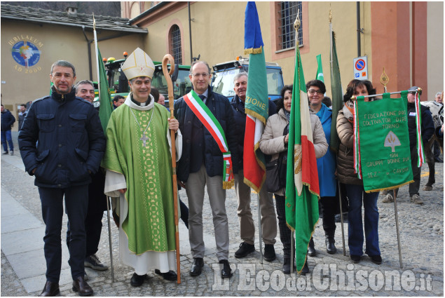 Cavour in festa per la visita dell’arcivescovo Repole