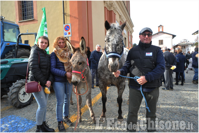 Cavour in festa per la visita dell’arcivescovo Repole