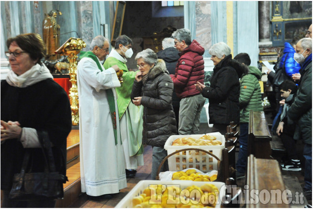 Cavour in festa per la visita dell’arcivescovo Repole