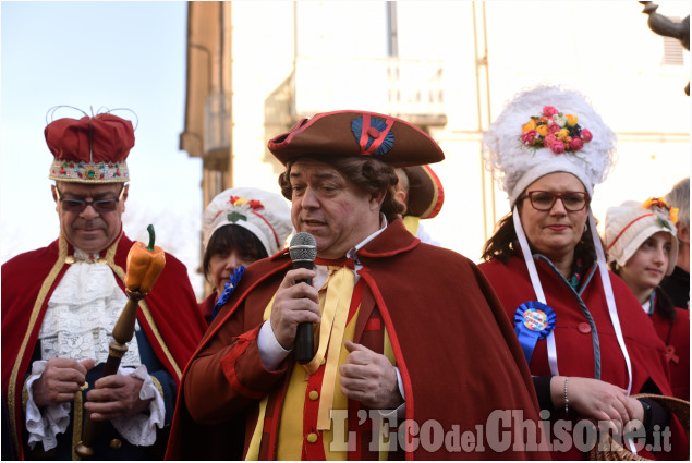 Pinerolo: Gianduja a spasso per la città 