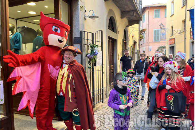 Pinerolo: Gianduja a spasso per la città 