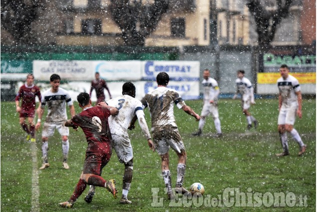 Calcio serie D: brillante vittoria del Pinerolo contro il Borgosesia, agganciato in classifica