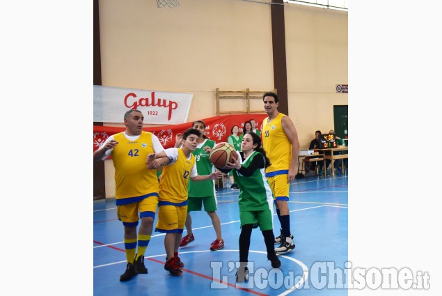 Torneo a Piscina di Basket con i ragazzi della Special Olimpics Team Piemonte