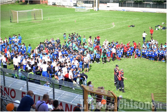 Festa del calcio giovanile ieri allo stadio Barbieri di Pinerolo