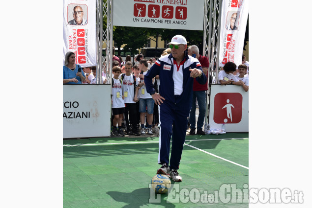 Pinerolo:Un campione per amico in piazza fontana 