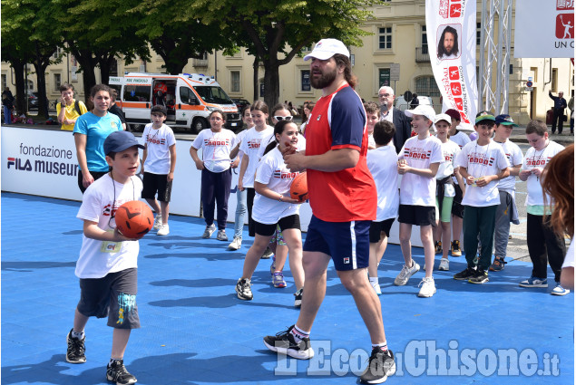 Pinerolo:Un campione per amico in piazza fontana 