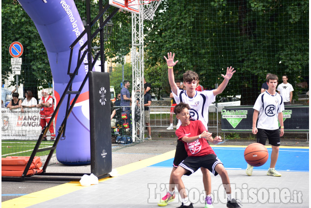 Pinerolo:Torneo Del Duomo Calcio A 5 e Basket nel Centro Storico 