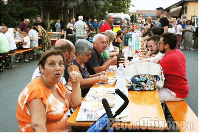 None: grande adesione alla cena solidale