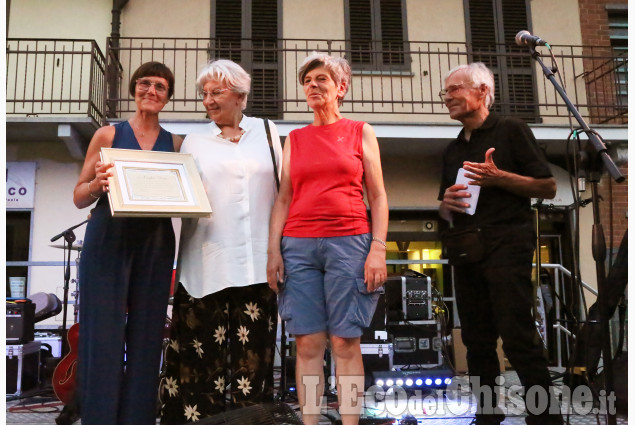 None: grande adesione alla cena solidale