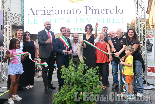 Pinerolo, inaugurazione mostra dell'Artigianato in piazza Facta