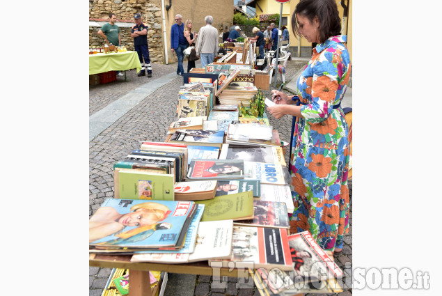 Cantalupa:  Cantalibri mostra fotografica e mercato nelle vie 