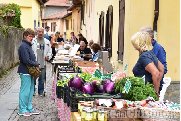 Cantalupa:  Cantalibri mostra fotografica e mercato nelle vie 