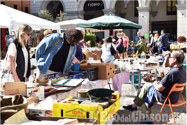 Pinerolo:Mercatino delle pulci