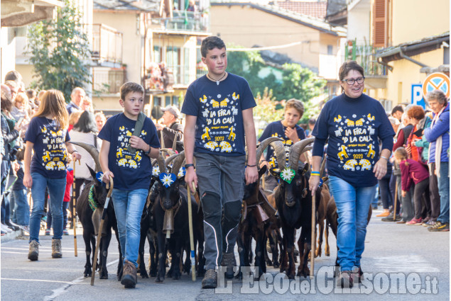 Bobbio Pellice: Tanta gente alla fiera d'la Calà