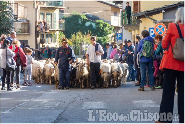 Bobbio Pellice: Tanta gente alla fiera d'la Calà