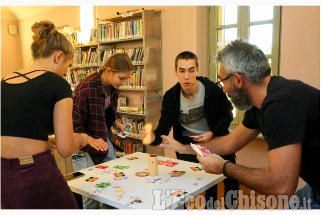None: la Biblioteca civica, in occasione dell'International Games Month 2023, ha ospitato ragazzi e ragazze appassionate di giochi da tavolo 