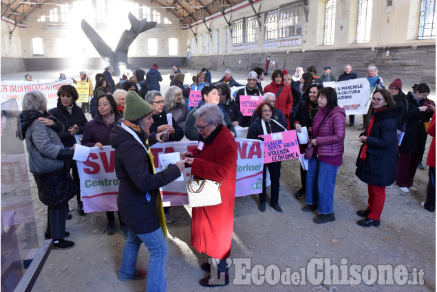 Pinerolo:Corteo del 25 Novembre per dire No alla violenza contro le donne