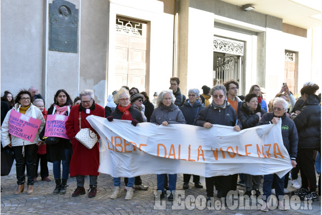 Pinerolo:Corteo del 25 Novembre per dire No alla violenza contro le donne