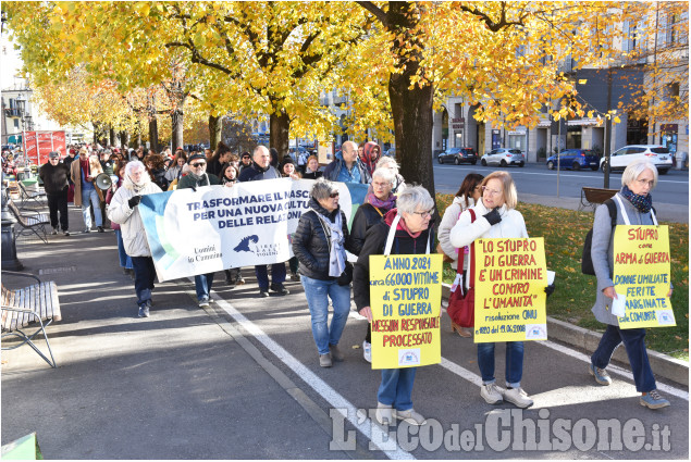 Pinerolo:Corteo del 25 Novembre per dire No alla violenza contro le donne