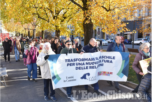 Pinerolo:Corteo del 25 Novembre per dire No alla violenza contro le donne