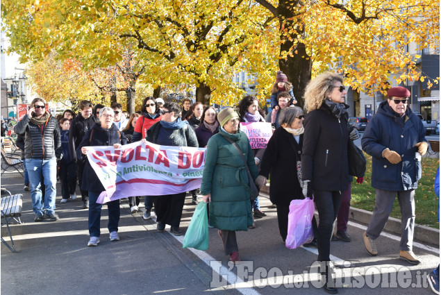 Pinerolo:Corteo del 25 Novembre per dire No alla violenza contro le donne