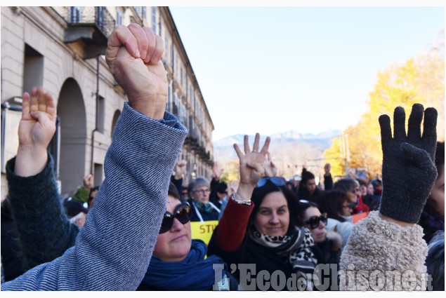 Pinerolo:Corteo del 25 Novembre per dire No alla violenza contro le donne
