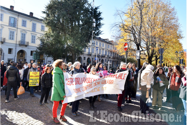 Pinerolo:Corteo del 25 Novembre per dire No alla violenza contro le donne