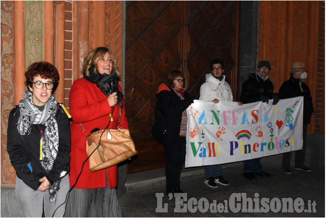 Pinerolo: fiaccolata ,giornata mondiale della disabilità  