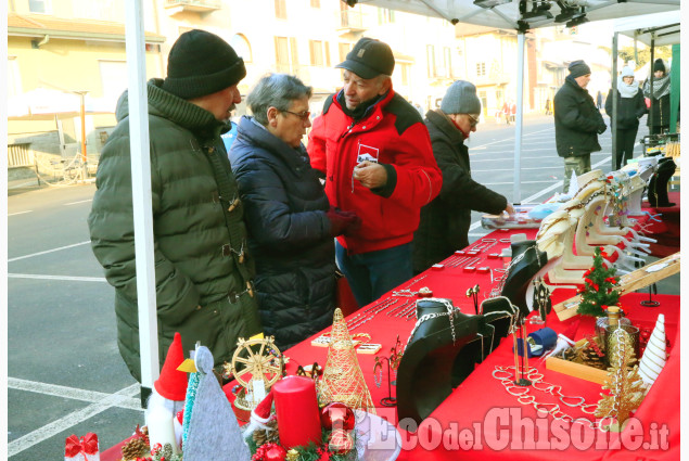 None: la camminata dei Babbi Natale e i mercatini