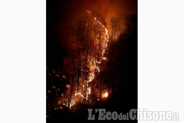 Incendio Prarostino-Porte, le immagini 