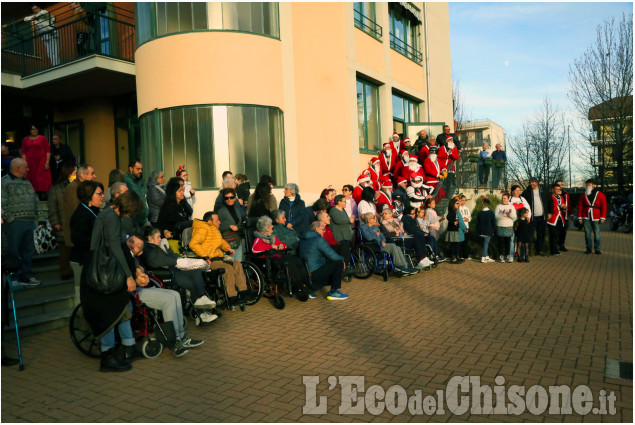 None, Babbi Natale alla residenza San Giovanni 