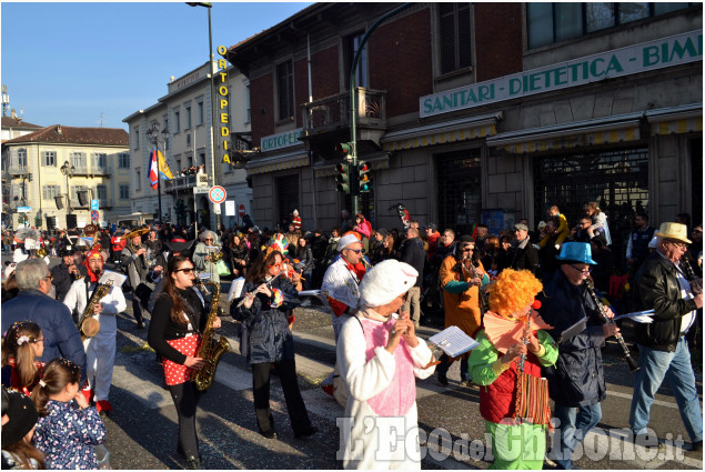 A Nichelino bagno di folla per il Carnevale