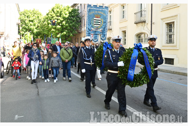 Pinerolo: 25 aprile e Festa della Liberazione, le immagini del corteo 