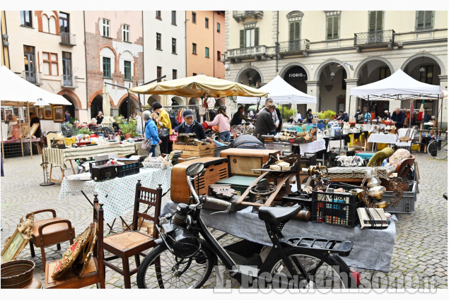 Pinerolo: Mercatino delle pulci