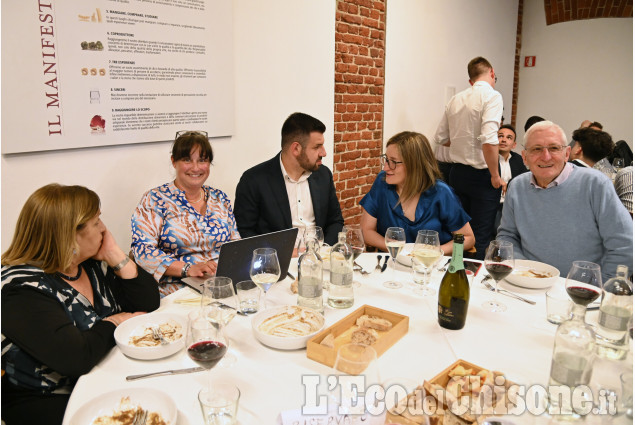 Cena sezionale degli arbitri pinerolesi: tantissimi giovani e quote rosa in grande crescita.