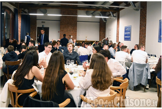 Cena sezionale degli arbitri pinerolesi: tantissimi giovani e quote rosa in grande crescita.