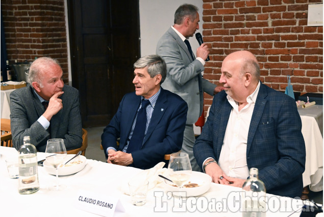 Cena sezionale degli arbitri pinerolesi: tantissimi giovani e quote rosa in grande crescita.