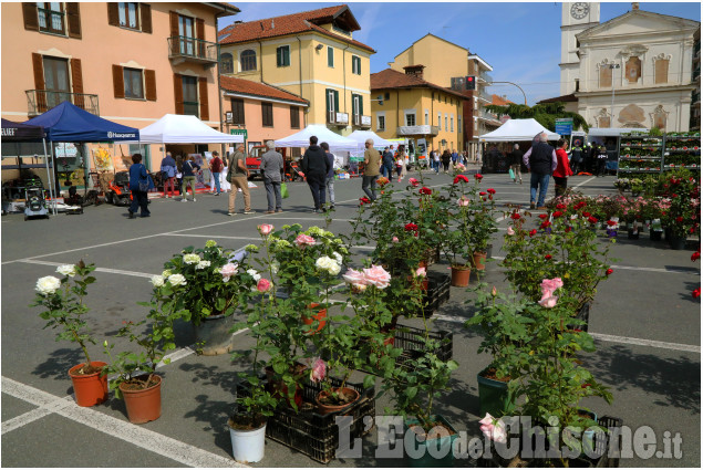 None in fiore, mercatini e auto d’epoca
