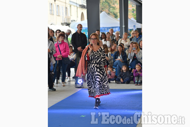 Pinerolo, sfilata di moda all'Artigianato Pinerolese