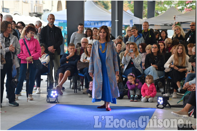 Pinerolo, sfilata di moda all'Artigianato Pinerolese