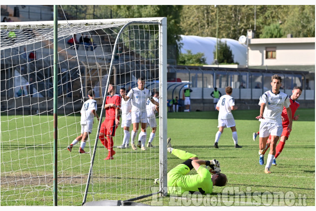 Calcio Eccellenza: Pinerolo vince ancora senza subire reti e vola solo in testa