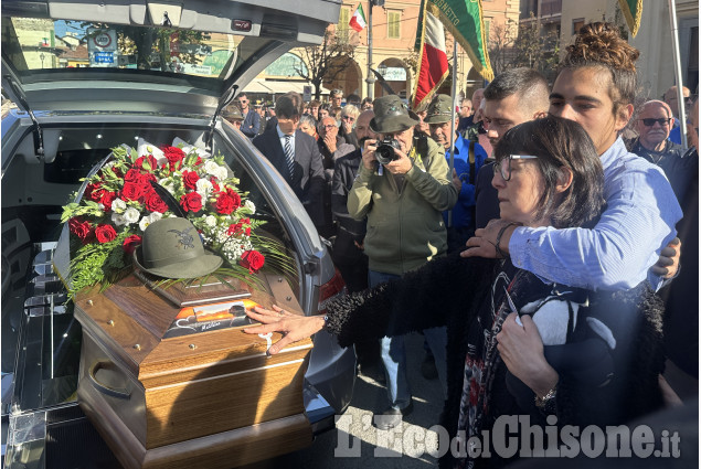 Giaveno: i funerali di Matilde Lorenzi, in tanti accorsi per l'ultimo saluto alla sciatrice 