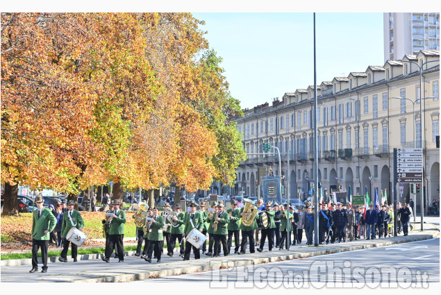 Pinerolo:Corteo dal Municipio e deposizione di una corona al Monumento ai Caduti in Piazza 3° Alpini. 