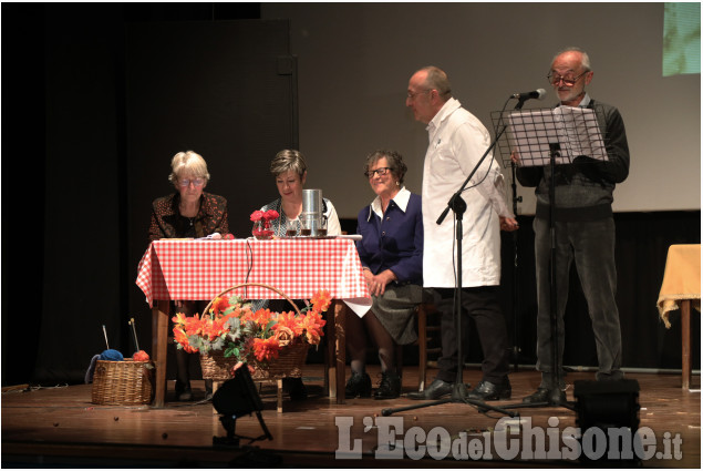 Ieri sera, la None del passato a teatro