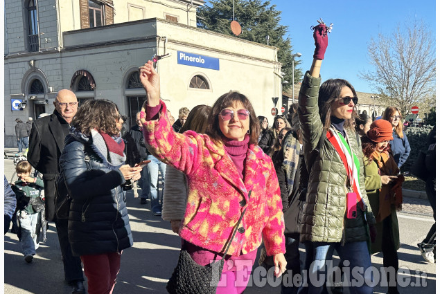 Pinerolo:Corteo del 25 novembre ,si celebra la Giornata mondiale contro la violenza sulle donne