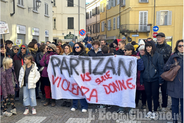 Pinerolo:Corteo del 25 novembre ,si celebra la Giornata mondiale contro la violenza sulle donne