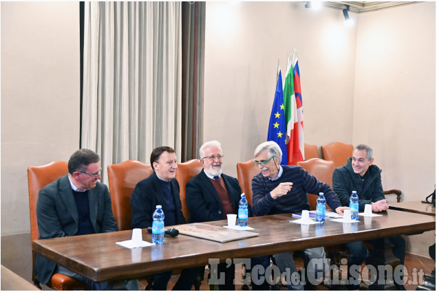 Revello, la mostra di Tevino Mario e Andrea " Falsi D'Autore"